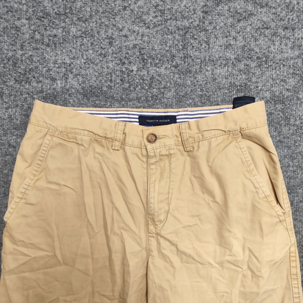 Tommy Hilfiger Shorts Mens 30 Beige Chino Cotton Twill Flat Front Casual Logo - Picture 2 of 12